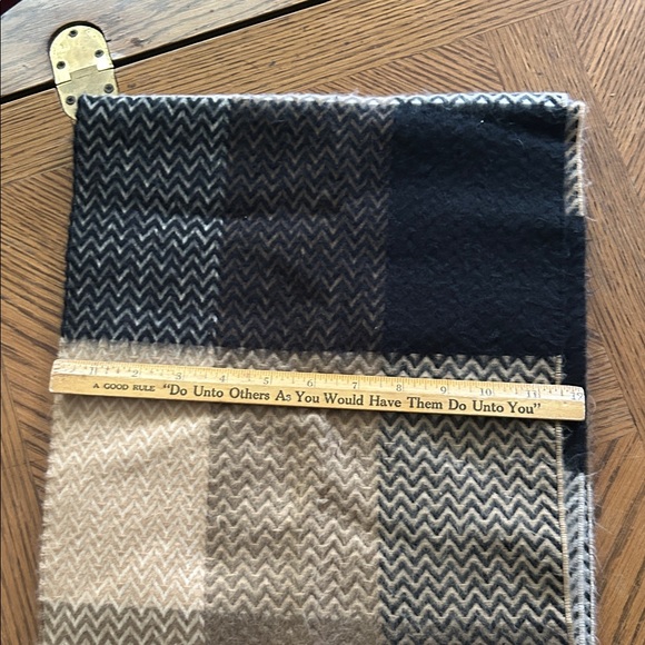 Cashmere Scarf with Fringe - Picture 6 of 10